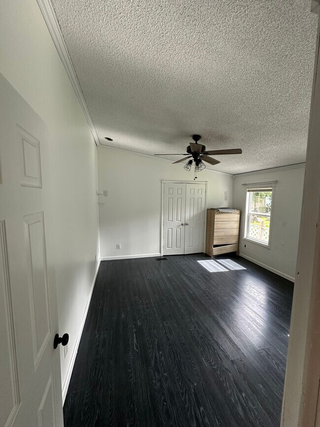 Building Photo - 5 Grays Hill Acres