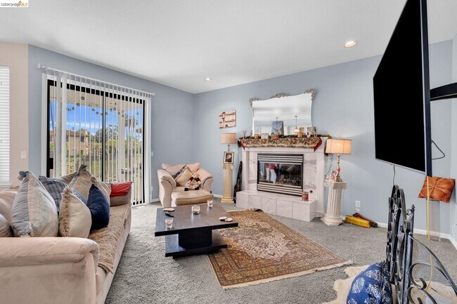 Building Photo - 5640 Edgeview Dr