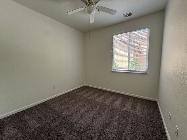Building Photo - 3 Bed , 2 Bath in Wingfield Springs!