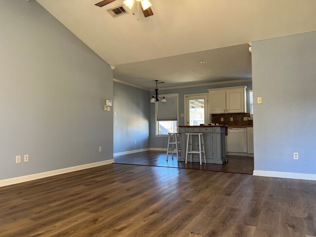 Building Photo - 303 Boston St