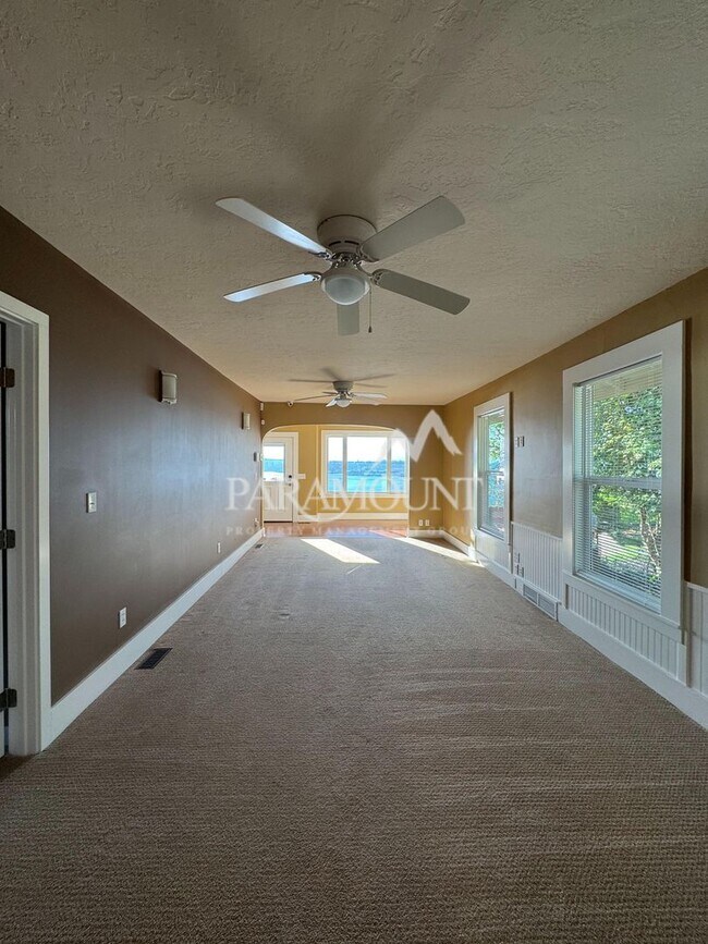 Building Photo - Stunning 3-bedroom, 1-bath home with a water view and fantastic amenities!