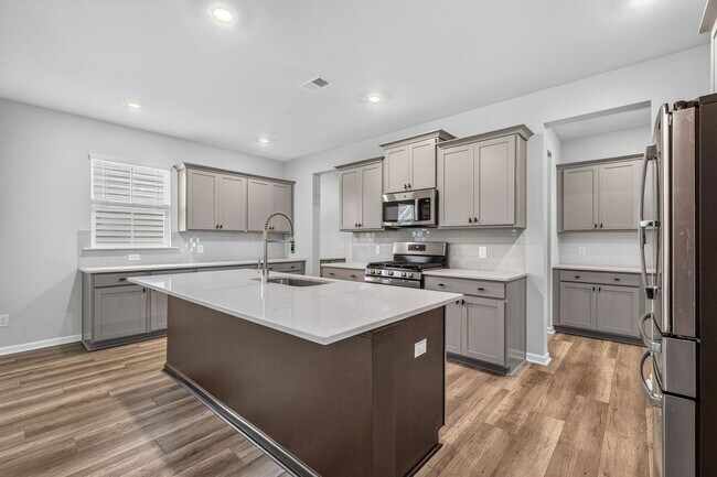 Building Photo - Modern Living in Summerville