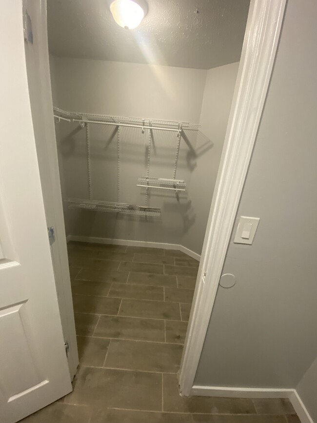 Walk-in closet - 1002 E 7th Ct