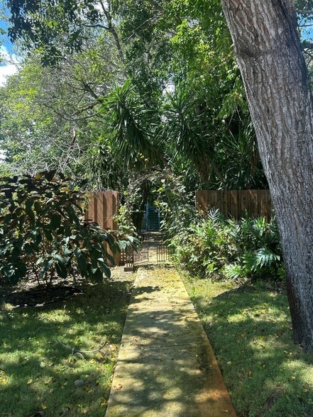 Building Photo - 431 S M St