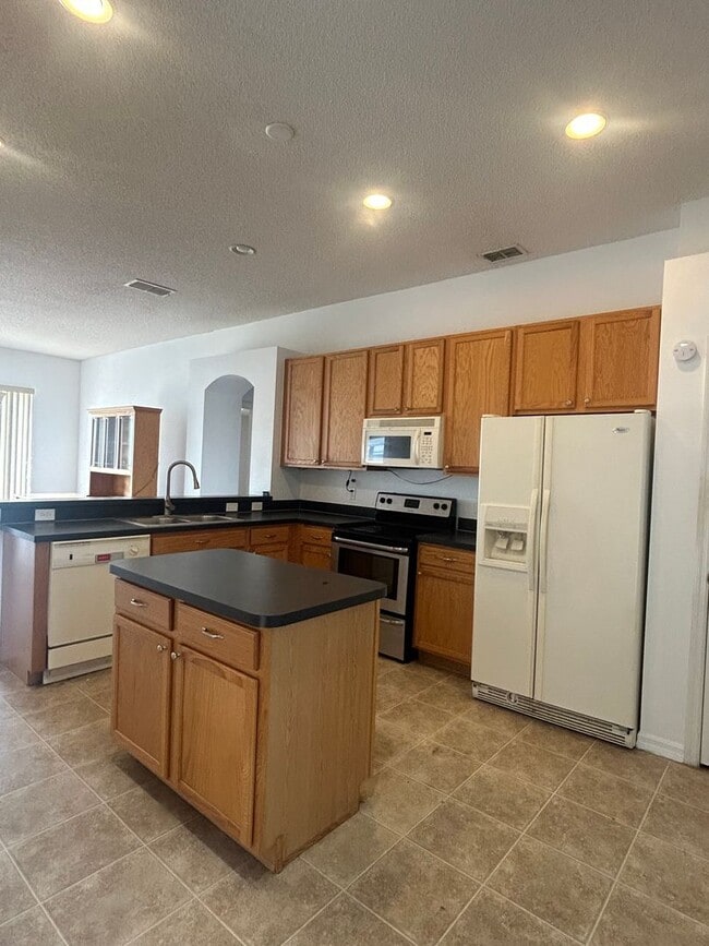 Building Photo - 136 Grantham Dr