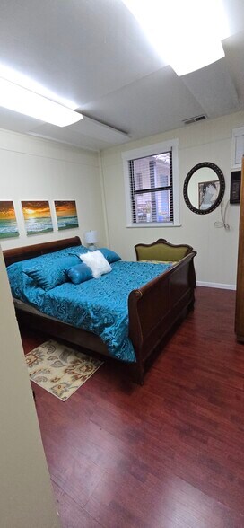 Building Photo - 1447 Lincoln Way