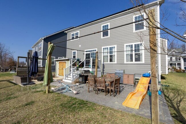 Building Photo - 2425 Morgans Point Dr