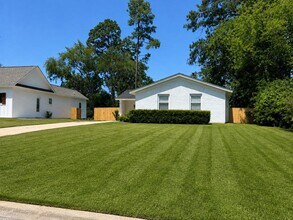 Building Photo - 1209 Azalea Dr