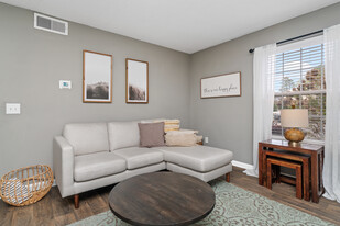 Building Photo - Woodland Hollow