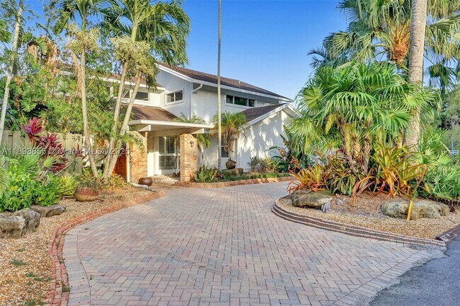 Building Photo - 2120 SW 28th Terrace