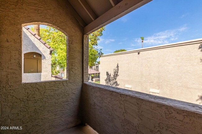 Building Photo - Beautiful Scottsdale 1 Bedroom Apartment!