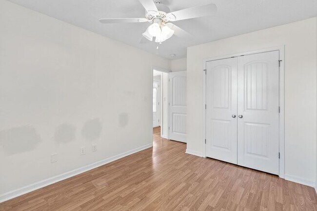 Building Photo - Well-Maintained 3 Bedroom, 2 Bath Home