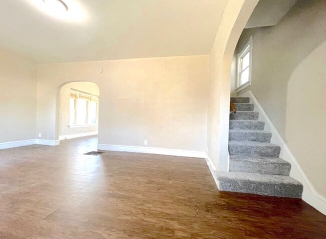 Building Photo - 3 bed 1 bath
