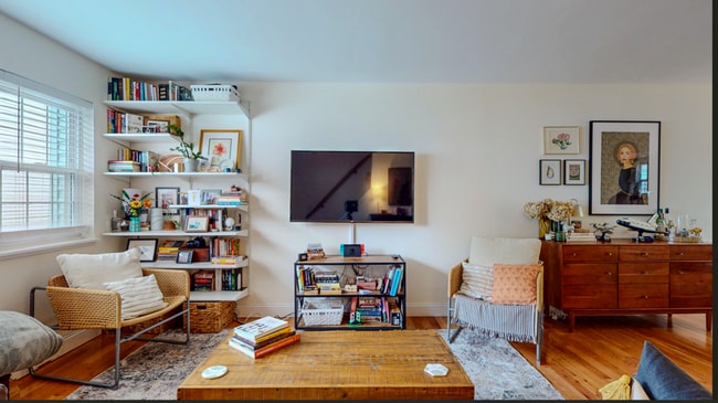 Building Photo - Beautiful 2 Bedroom Multi Level Condo