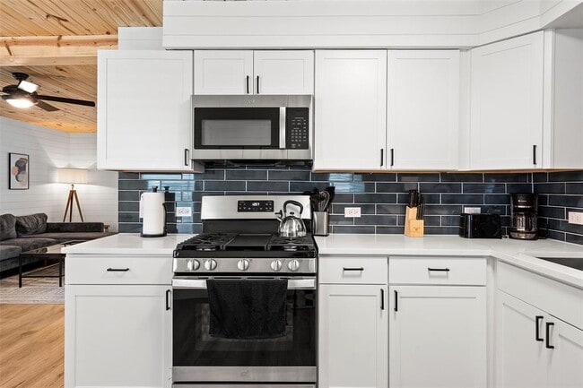 Building Photo - 3002 Brinwood Ave