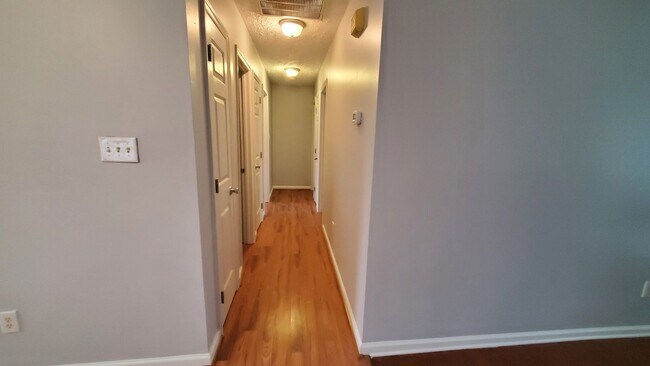 Building Photo - 2823 Franzia Dr