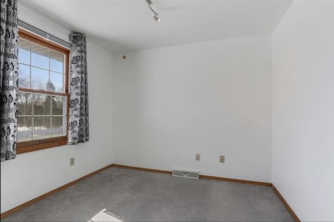 Building Photo - 2165/2167 Allouez Ave