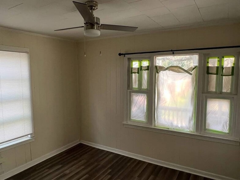 Building Photo - 607 Hall St