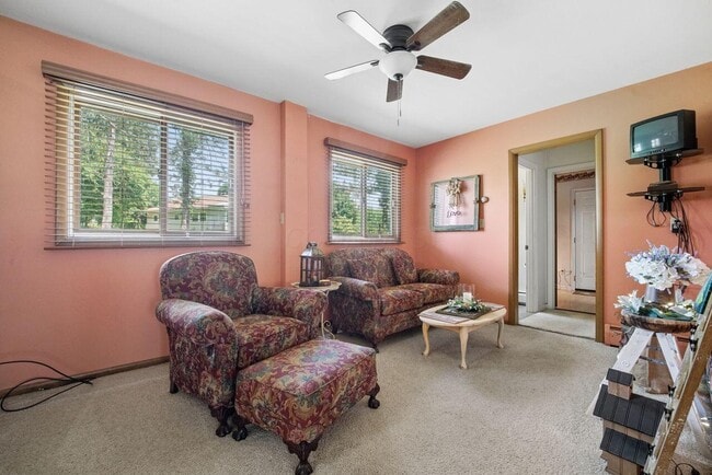 Building Photo - 157 Spring Valley Dr