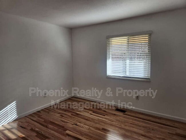 Building Photo - 1400 Bacchus Dr