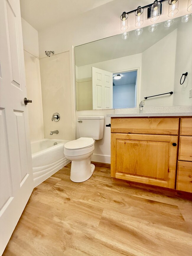 Building Photo - Remodeled 3-BR Lexington Townhome - End Unit