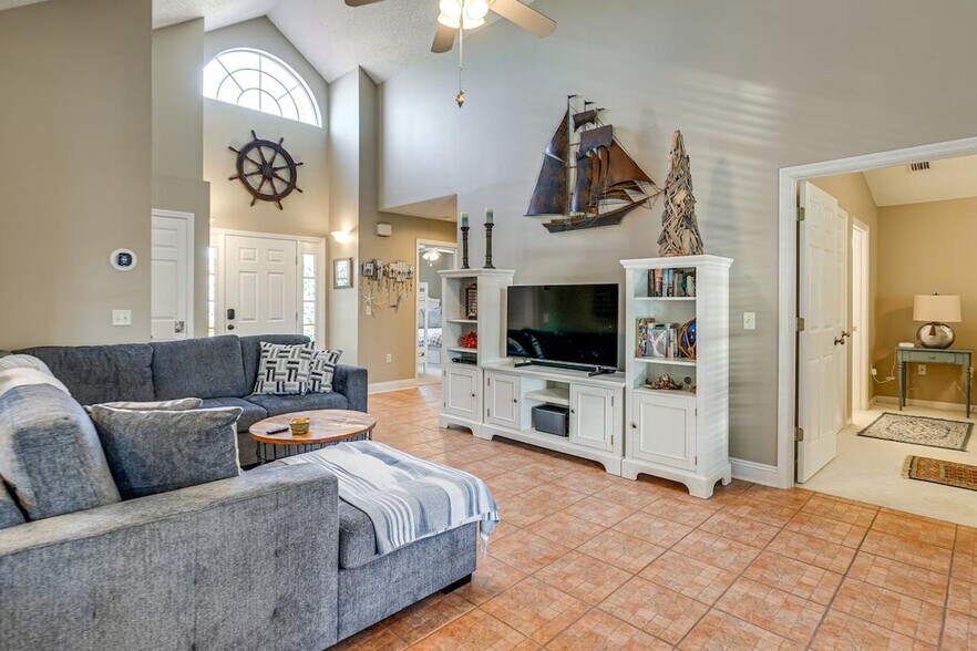 Building Photo - 21405 Palm Ave