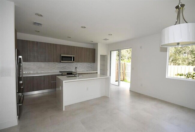 Building Photo - 10259 NW 72nd Terrace