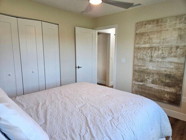 Building Photo - Annual Rental or 6+ month option - FURNISHED HEATED POOL HOME. Gorgeous 3 Bedroom, 3 Bath, 2 Car ...