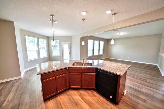 Building Photo - Beautiful 3-Bedroom Home with Flex Space i...