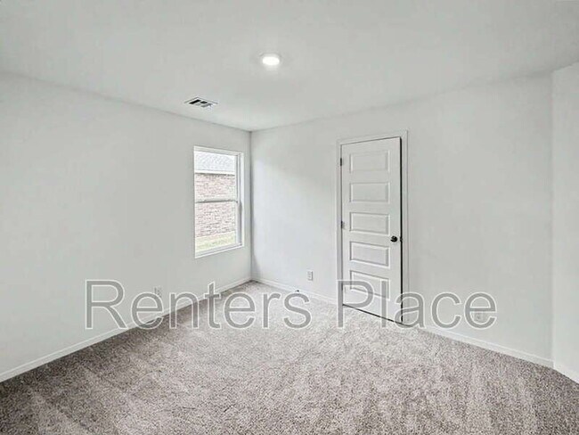 Building Photo - 7113 S Maple Ave
