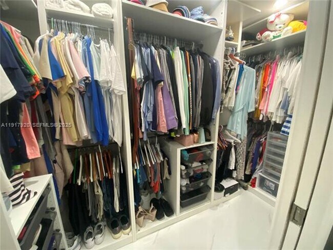 Building Photo - 7010 SW 144th Pl