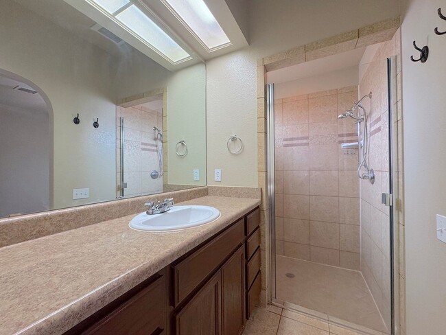 Building Photo - Northeast El Paso 3 Bed/2 Bath Refrig A/C