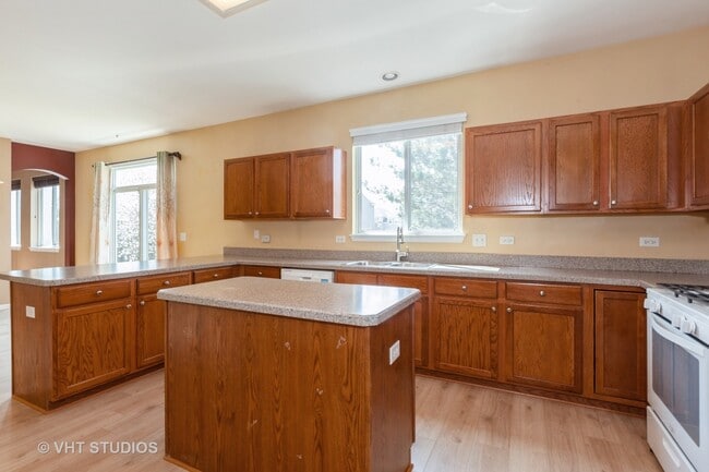 Building Photo - 14712 Independence Dr