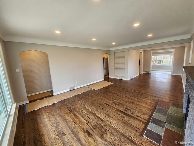 Building Photo - 15705 Juliana Ave