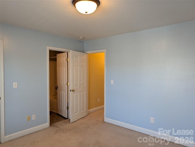 Building Photo - 217 Montibello Dr