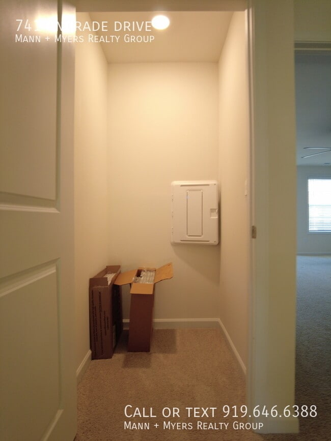 Building Photo - 741 Andrade Dr