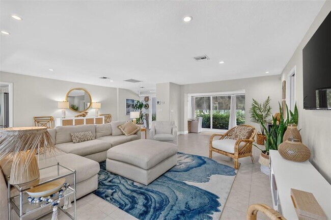 Building Photo - 567 Bird Key Dr
