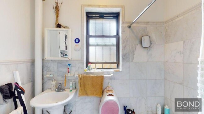 Building Photo - 2 bedroom in NEW YORK NY 10024