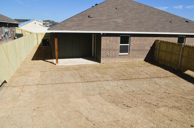 Building Photo - 1001 Cline Dr