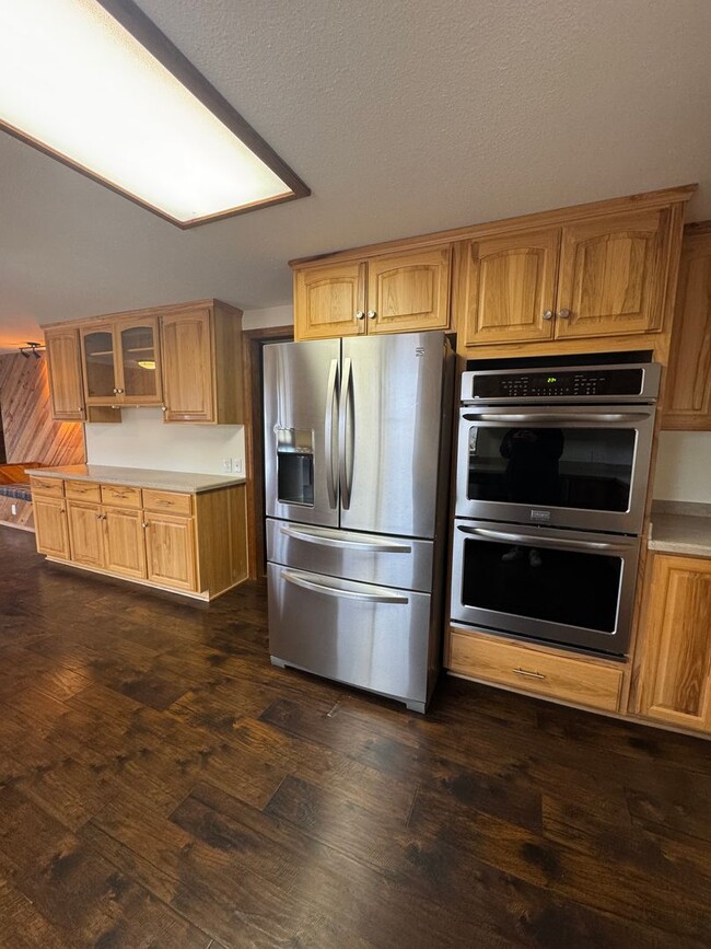 Building Photo - 3 Bdrm, 3 Bath home in Lynnewood with Gourmet Kitchen, 3 miles to Sky Lakes Medical Ctr and OIT