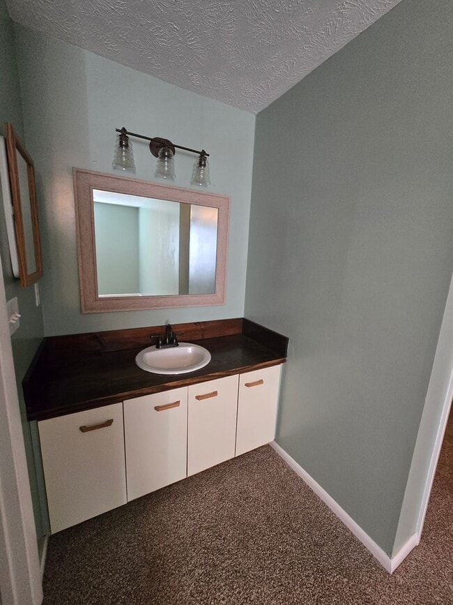 Building Photo - 1018-4 Woodcreek Dr - Stewarts Creek