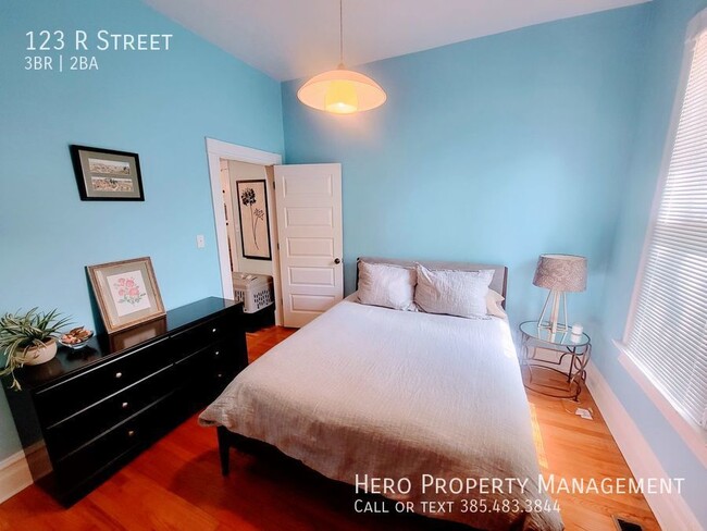 Building Photo - Extremely Desirable Stunning Avenues Home!!!
