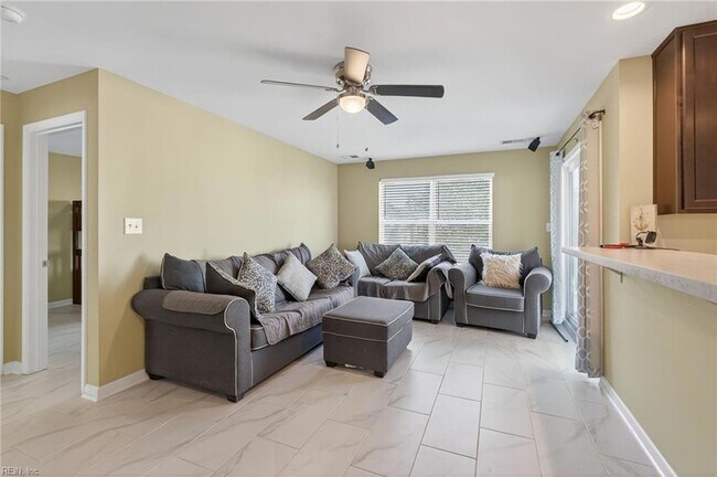 Building Photo - 1218 W Ocean View Ave