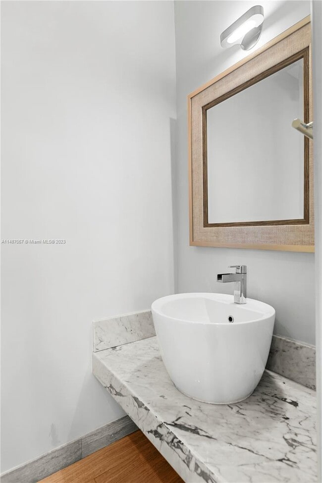 Building Photo - 927 Euclid Ave