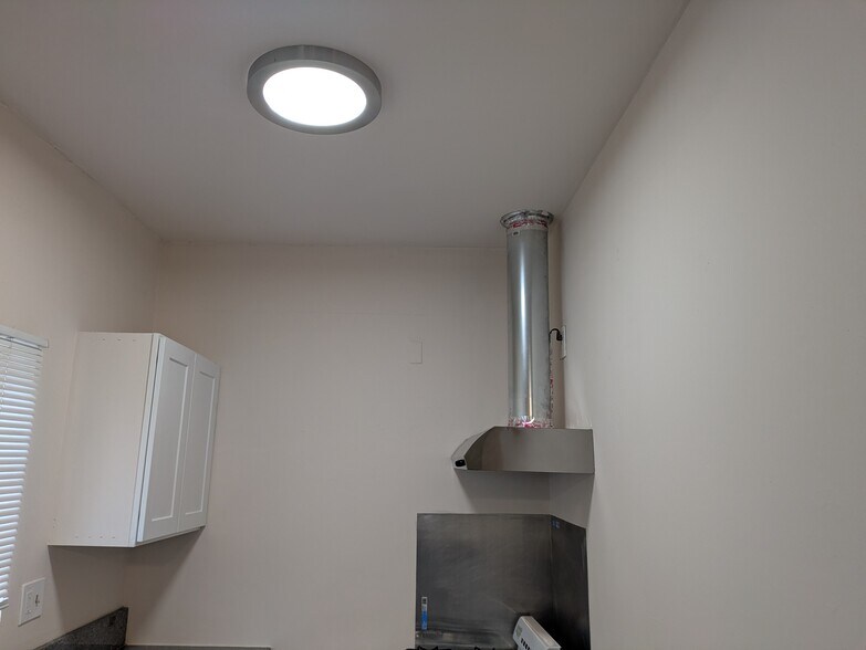 Kitchen-Stove - 1125 N Gage Ave