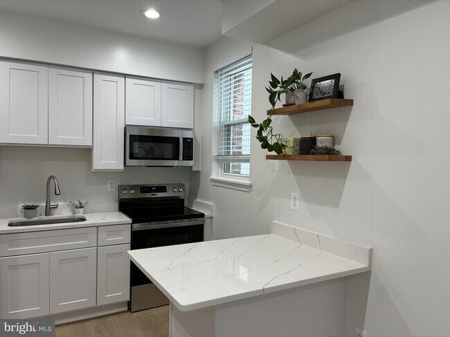 Building Photo - 1447 Chapin St NW