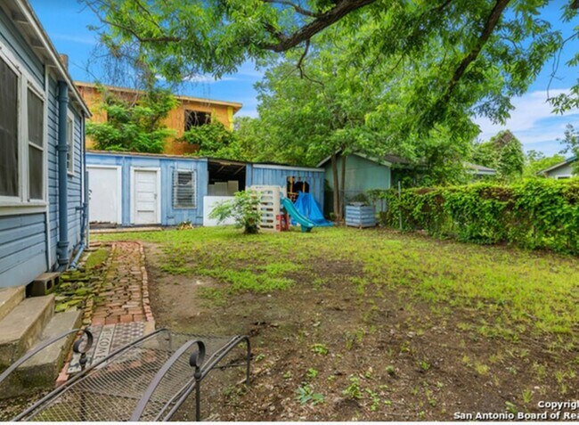 Building Photo - 2223 E Commerce St