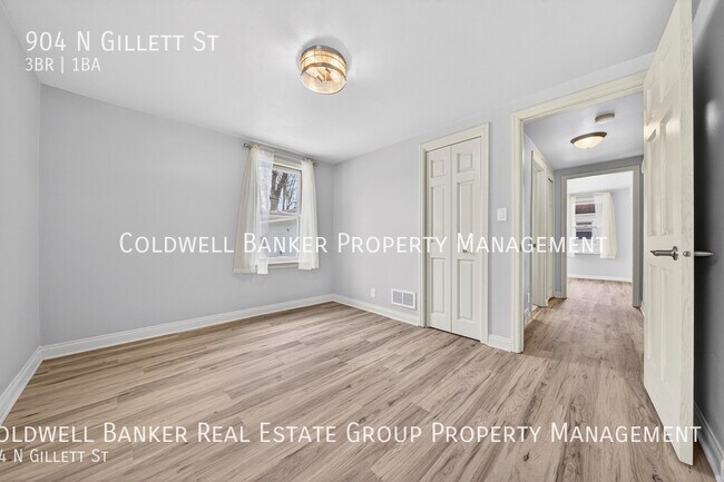 Building Photo - 904 N Gillett St