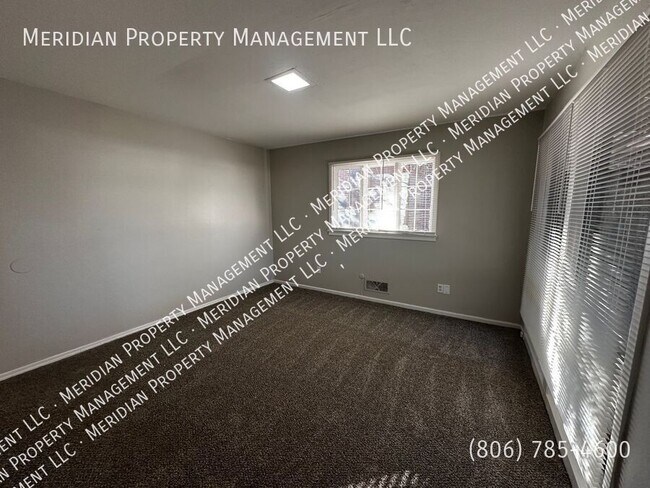 Building Photo - 2003 32nd-A