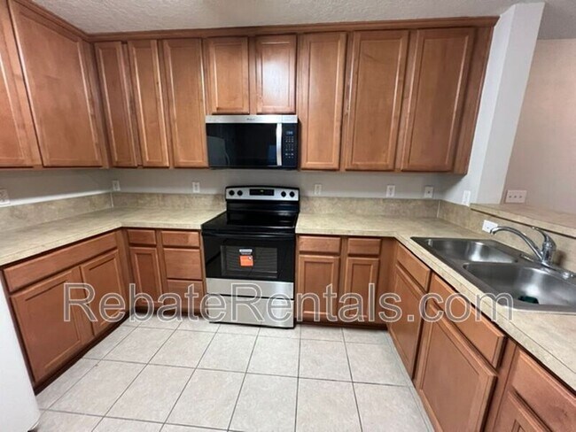 Building Photo - 824 Black Cherry Dr S